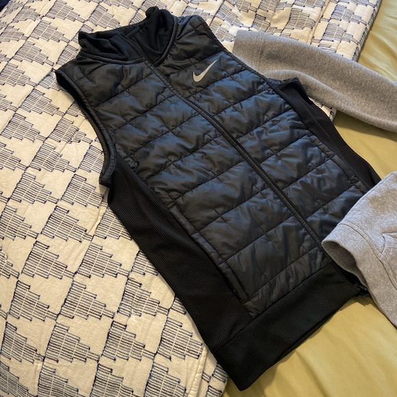 Kids Nike Zip Up and Nike Vest bundle - Picture 8 of 12